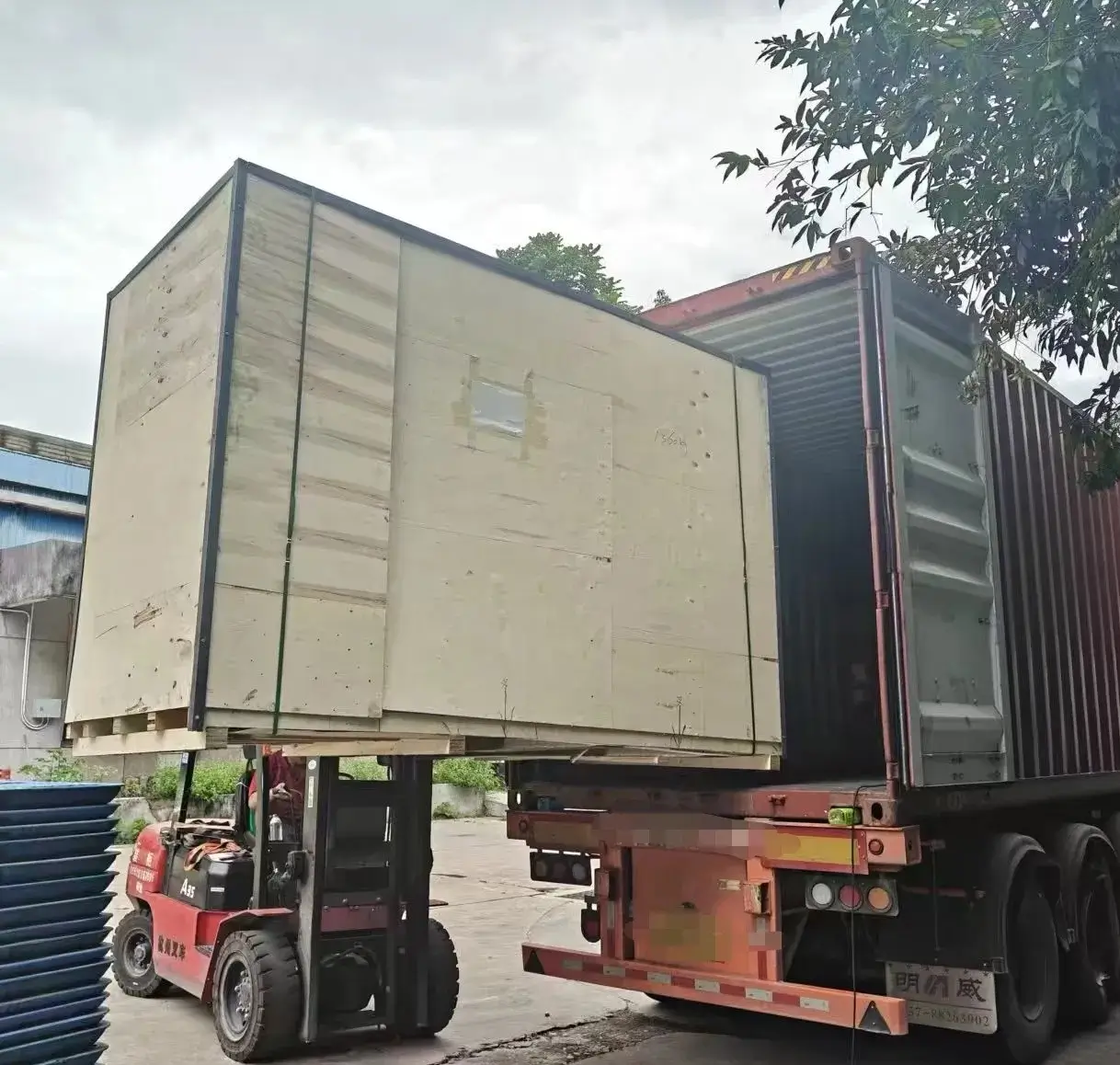 Logistics & Packaging Image